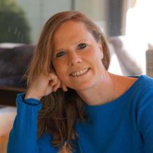 Entspanntes Portraitfoto von Dr. Kreul